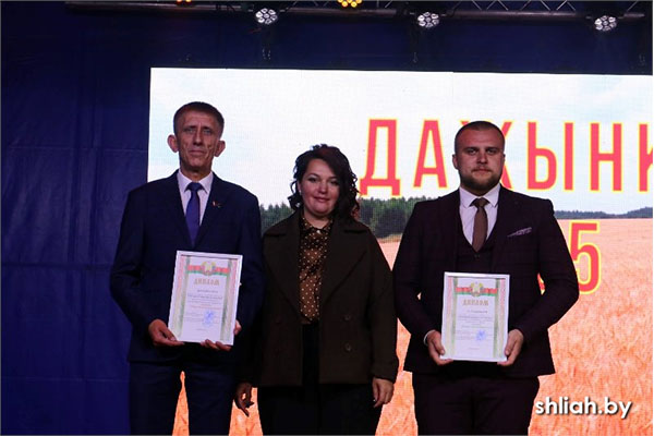 Лепшы каравай і сноп вызначылі на дажынках! Лепшы каравай і сноп вызначылі на дажынках!